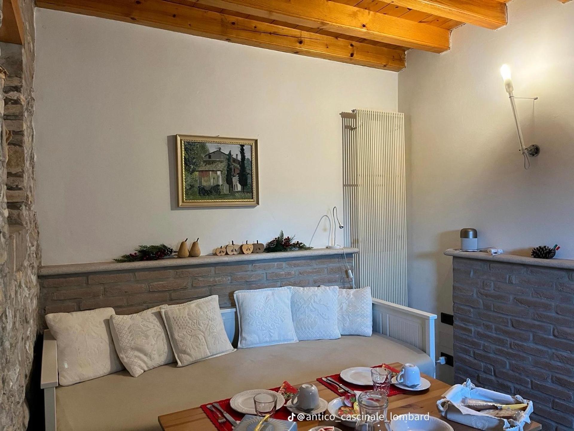 ロナート Antico Cascinale Lombardo Bed & Breakfast エクステリア 写真