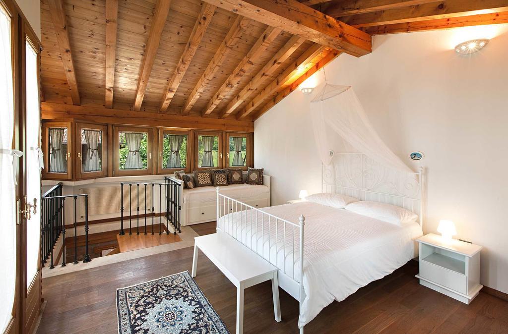 ロナート Antico Cascinale Lombardo Bed & Breakfast 部屋 写真