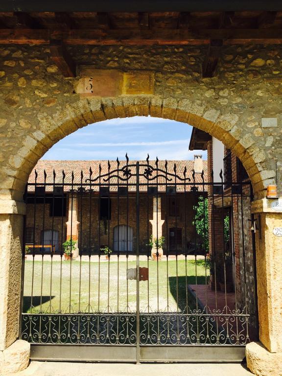 ロナート Antico Cascinale Lombardo Bed & Breakfast エクステリア 写真